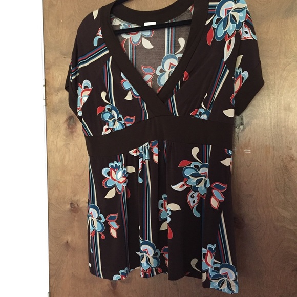 Tops - Stretchy empire waist floral top